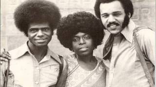 THE HUES CORPORATION  -  Rock The Boat   (HQ)