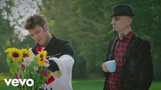 J-AX &amp; Fedez - Sconosciuti da una vita