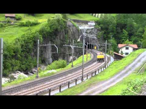 SULLA LINEA DEL GOTTARDO:TRENI MERCI TRANSITANO A WASSEN (CH)  2 - 6 - 2014.