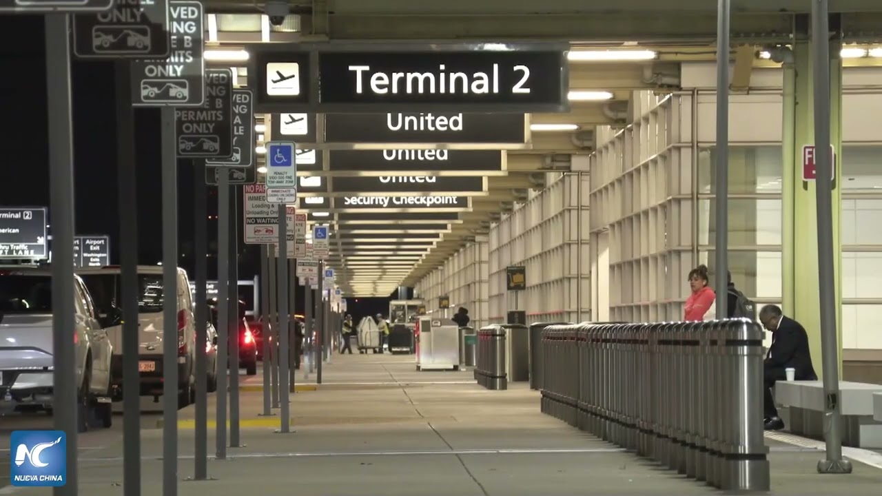 Estados Unidos reducirá el tráfico aéreo un 10% en 40 destinos en medio del cierre gubernamental