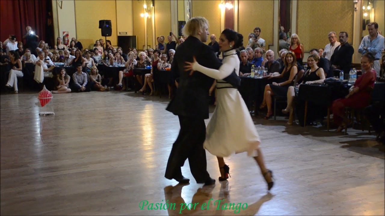 AGUSTINA VIGNAU y HUGO MASTROLORENZO Bailando el Tango BALADO PARA UN LOCO en YIRA YIRA MILONGA