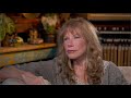 Carly Simon Exposes That Her Family's Happiness Was A Lie