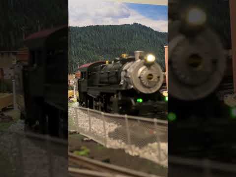 PRR H10 consolidation pulls a coal drag down the mainline. #modeltrains #trains