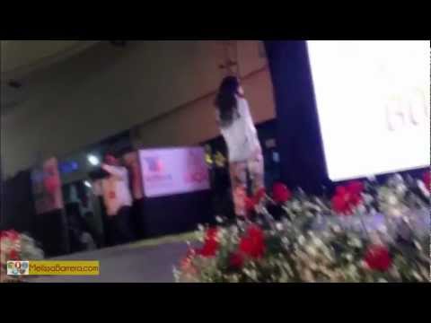 Melissa Barrera y Sebastian - Mamma María en Plaza Sendero