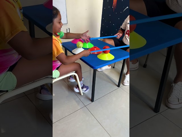 Vídeo relacionado con Patifirst Juegos De Mesa Familiares - Tablero De Frijoles Lanzables | Actividades Competitivas Clásicas De Escritorio Entrenamiento Motriz Fino Educativo para 2 A 4 Jugadores Familias Niños Adultos