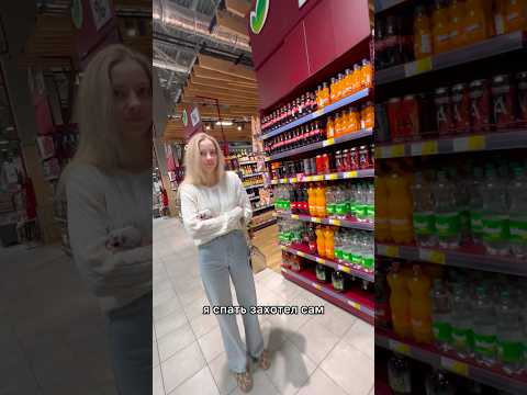 Пригласил попить чаю девчонок