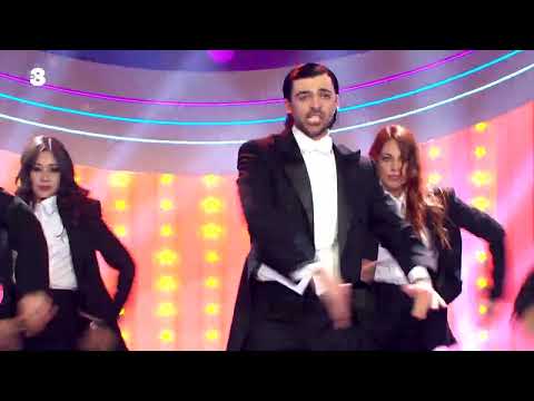 GialappaShow St. 5 - Hamlet plays the stool