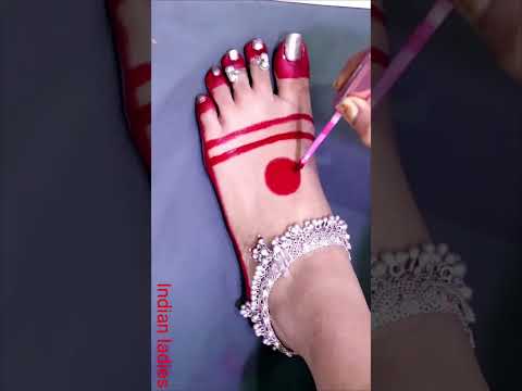 Alta design on feet by indian ladies kirti singh #altadesing #shorts #shortvideo