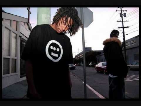Yung Moses - Bitch I Go (Feat. DB Tha General) (2011)