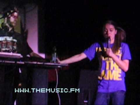 Lady Sovereign Breaks Down, Leaves After 2 Songs (Part 2of2)