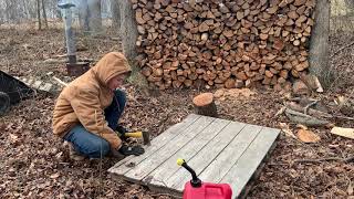 Making kindling out of pallets to sell!!