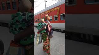 preview picture of video 'Vaishali Exp departed simri bakhtiyarpur'
