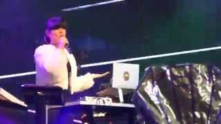 Javiera Mena - Que Me Tome La Noche  (Pulsar 2014)