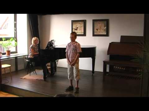 lidová: U Bechyně na kopečku; Svěrák-Uhlíř: Krabice od čaje