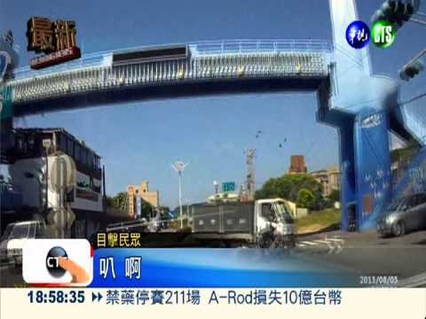 未禮讓直行車 騎士猛撞貨車命危