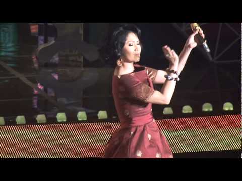 Kristina Jatuh Bangun Live Konser di South Korea