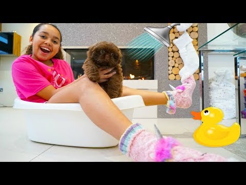 PUPPY'S FIRST BATH!!