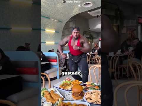 Baila en el restaurante porque la comida le gustó muchísimo