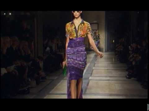 Paris : Dries Van Noten Fashion Show- Women's Ready to Wear Spring/Summer 2010