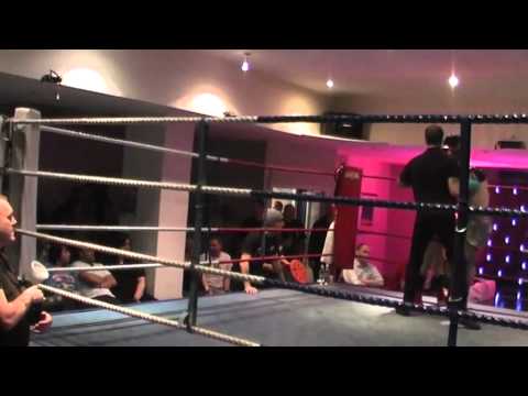 Mescho, MMAG, Sunday Show - Fight 4 - Rob Horrock's Vs. Lindzie Batey.