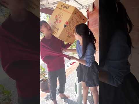 พนักงานมาส่งแก้ว😂 #ขําขัน #คลิปตลกฮาๆ  #comedy #funnyreels #funnyvideos #ขำๆ #funny #คลิปตลก