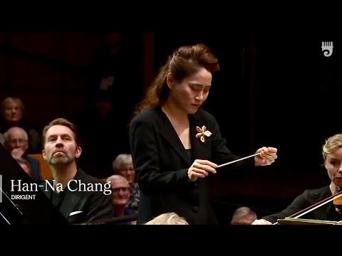 Han-Na Chang conducts Rachmaninoff Piano Concerto 3 with Leif Ove Andsnes