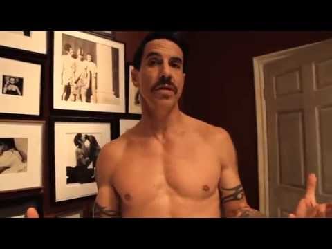 Red Hot Chili Peppers - Look Around [Behind The Scenes Of The Interactive Video] 2