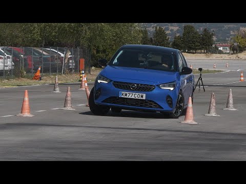 Opel Corsa e 2020 – Maniobra de esquiva (moose test) y eslalon | km77.com