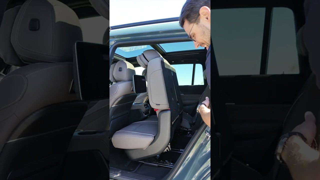 💡😮 Clever engineering to fold the 2nd seat row of the Mercedes GLS!