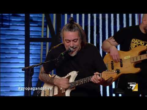 La nuova hit di Roberto Angelini: 'Shock, bæcouss'