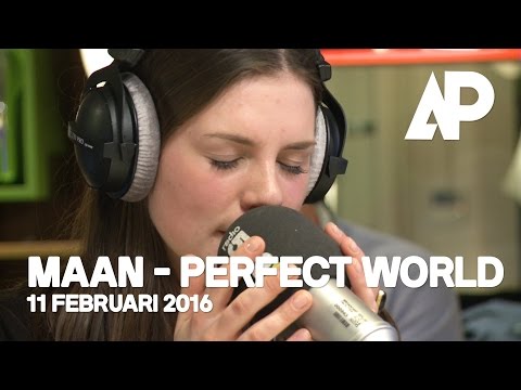Maan zingt haar nieuwe single Perfect World live