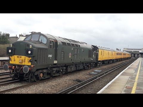 Split Headcode 37057 TnT 37099 depart from Tonbridge with a NR Test Train 20/3/20