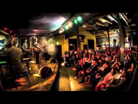 Joe Bastianich -  Les Babettes.  Un cabaret ("Cheek to cheek")