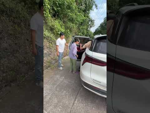 Doing A Good Deed Warms People's Hearts #funny#kindness #humanity #help