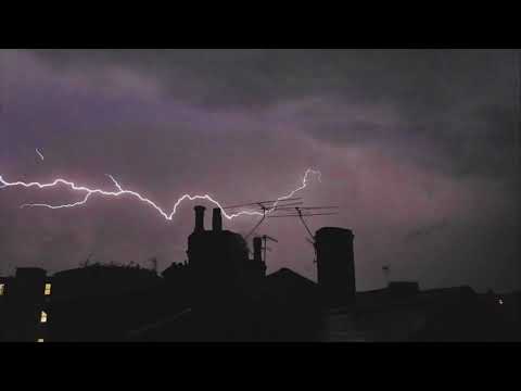 THE ULTIMATE LIGHTNING STORM