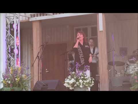 Vicky Rosti -  Oon voimissain