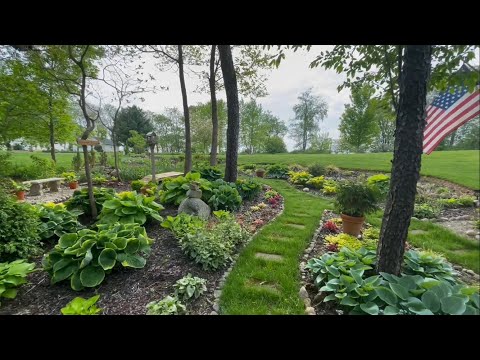 Real Time Gardening????‍????: Creating a New Sitting Spot in Chipmunk Crossing???? w/Stones & a Cement Bench!