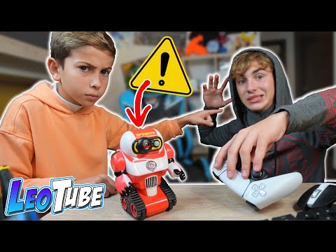 Pillo a mi Hermano en mi Habitación SPYBOTS