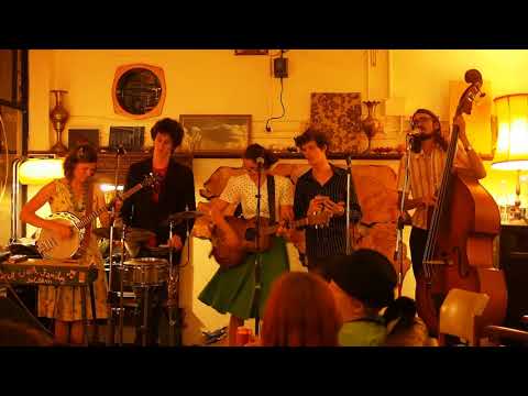 The Perch Creek Family Jugband - Captain Thunderbolt (You Better Run)