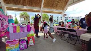 Payaso Pikorete Celebrando el Cumpleaños de Ednielys en Kissimmee Fl Brincando Crazy People