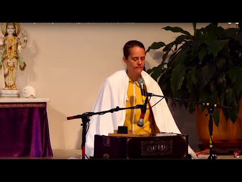 Stille Meditation und Mantrasingen Satsang mit Chitra - Yoga Vidya Live 07:00 Uhr 27.08.2020