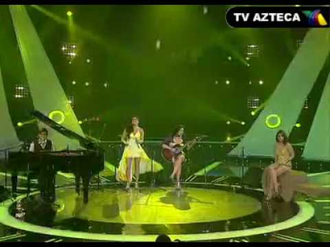 Ale Capellini, Menny, Wendolee y Andrea cantando Casate conmigo