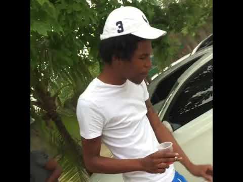 Franco wildlife an wildlife pettodean  holding a vibez on the beach