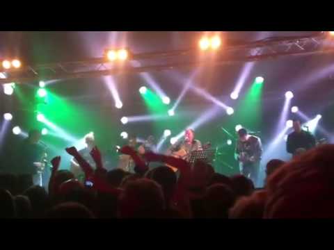 Gwibdaith hen Fran a Dafydd Iwan - yma o hyd