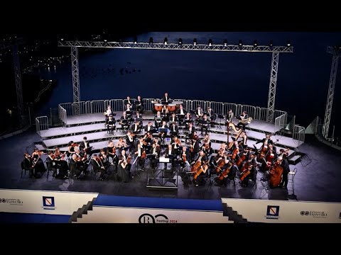 Ravello: l'emozionante video del concerto all'alba a picco sul mare