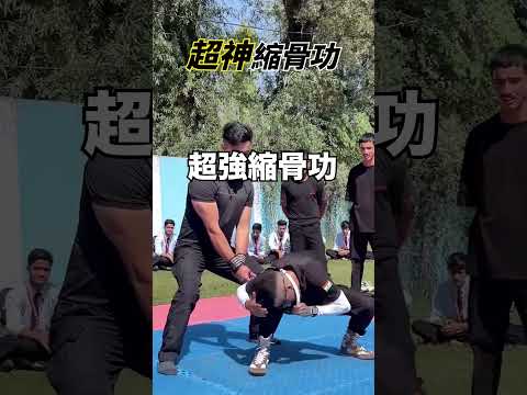 竟然可以整個人鑽過網球拍？！