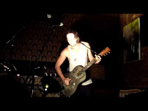 Rocco Deluca - I Trust You to Kill Me (Live) 6/13/2011 Chicago