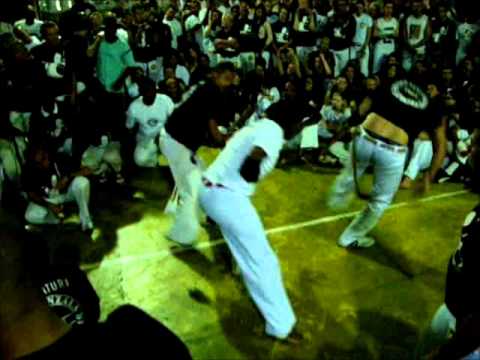 Festival de Capoeira Vadiação 2011 - SENZALA - Jogo dos formandos com os mestres 2° Parte.