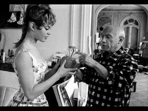 Brigitte Bardot rend visite à Pablo Picasso à Cannes, en 1956