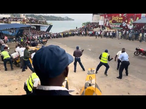 TOTAL CHAOS! RUNNING BATTLES AS PASSENGERS BELT STONES AT FERRY SECURITY AT LIKONI FERRY CROSSING